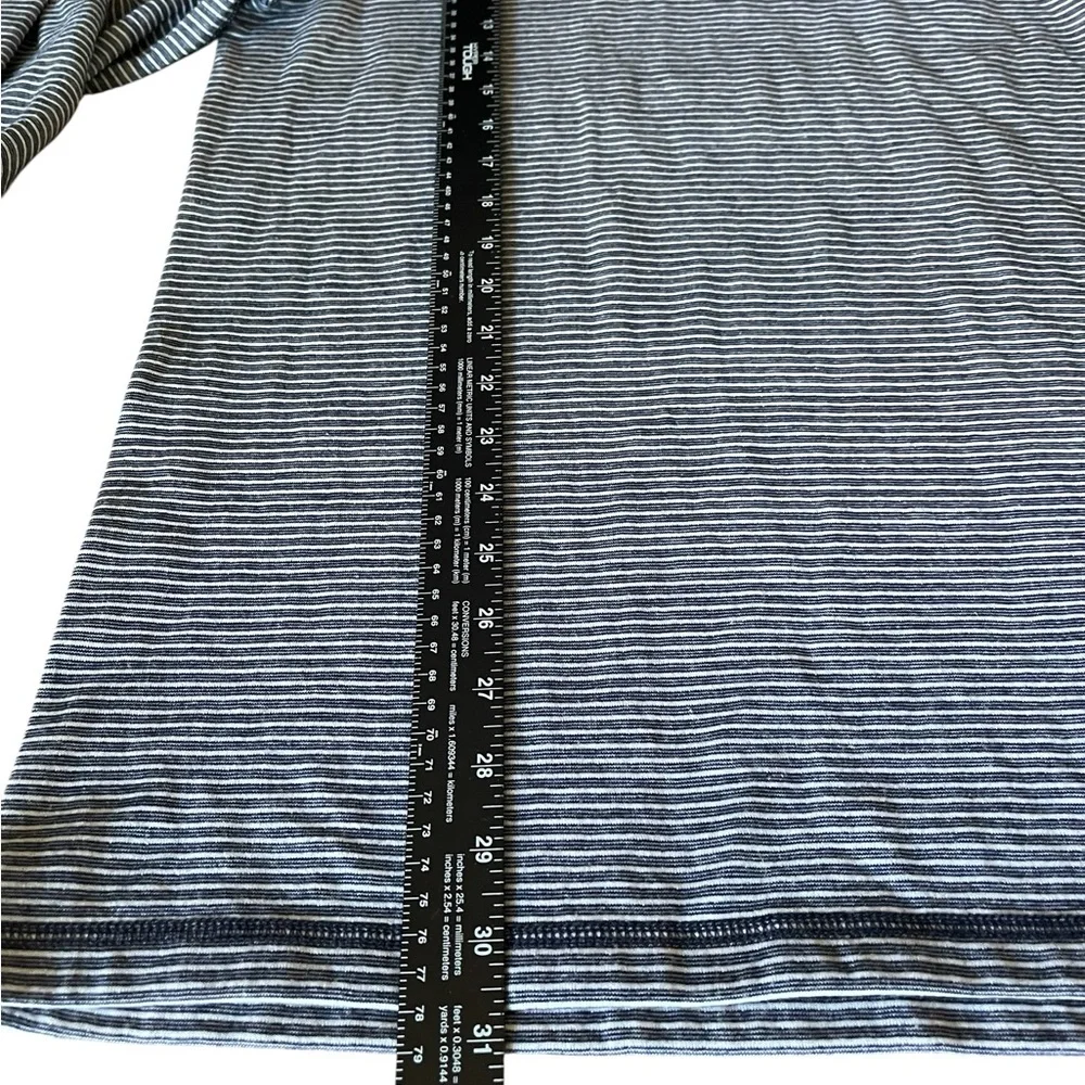 J. Crew Men’s size XL Navy Heathered Knit Top
